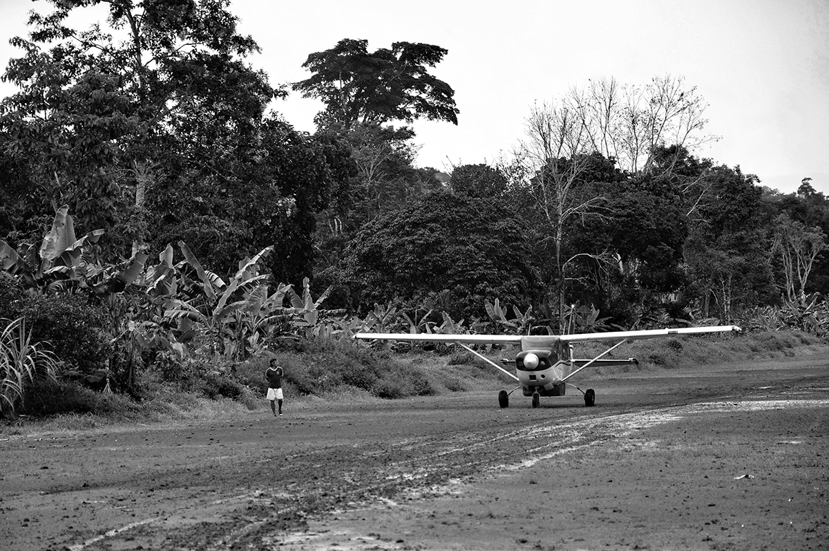 Sobrevolando la amazonia en avioneta.