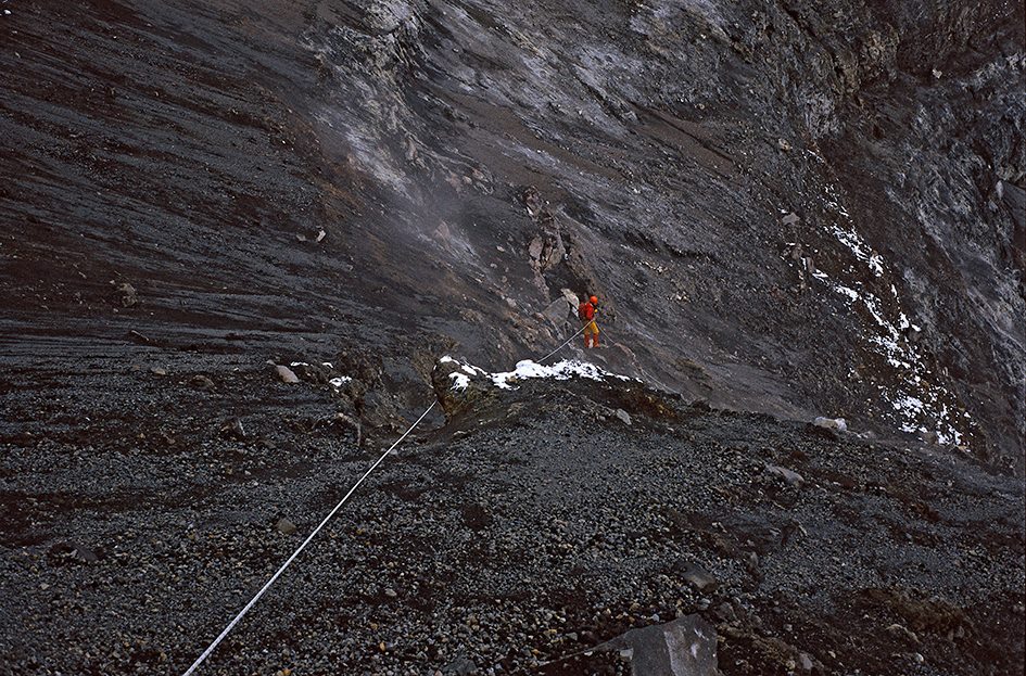 1) Descenso hacia un mundo desconocido. Foto: Belisario Chiriboga