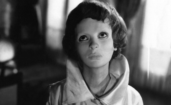 Fotograma de Eyes without a face