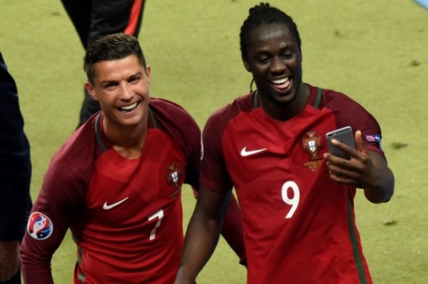 TOPSHOT - Portugal's forward Cristiano Ronaldo (L) and Portugal's forward Eder take a selfie as they arrive to receive their medals after the Euro 2016 final football match between Portugal and France at the Stade de France in Saint-Denis, north of Paris, on July 10, 2016. / AFP / MIGUEL MEDINA        (Photo credit should read MIGUEL MEDINA/AFP/Getty Images)