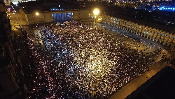 Concentración en Plaza Bolívar, de Bogotá, el pasado miércoles 5 de octubre, demandando la aprobación de un acuerdo por la paz.