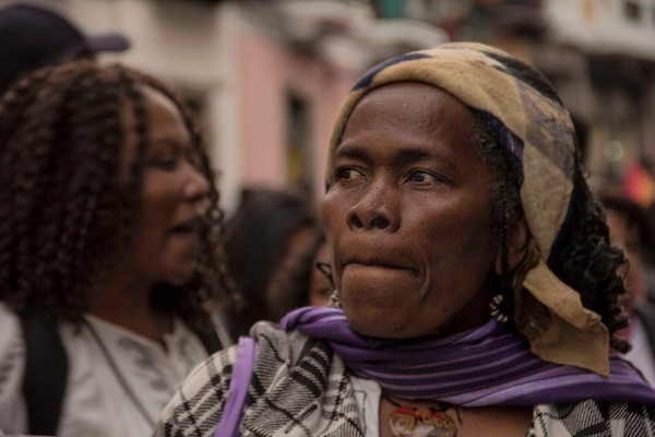 La mujer afro también marchó para defender sus derechos y en contra de la violencia.